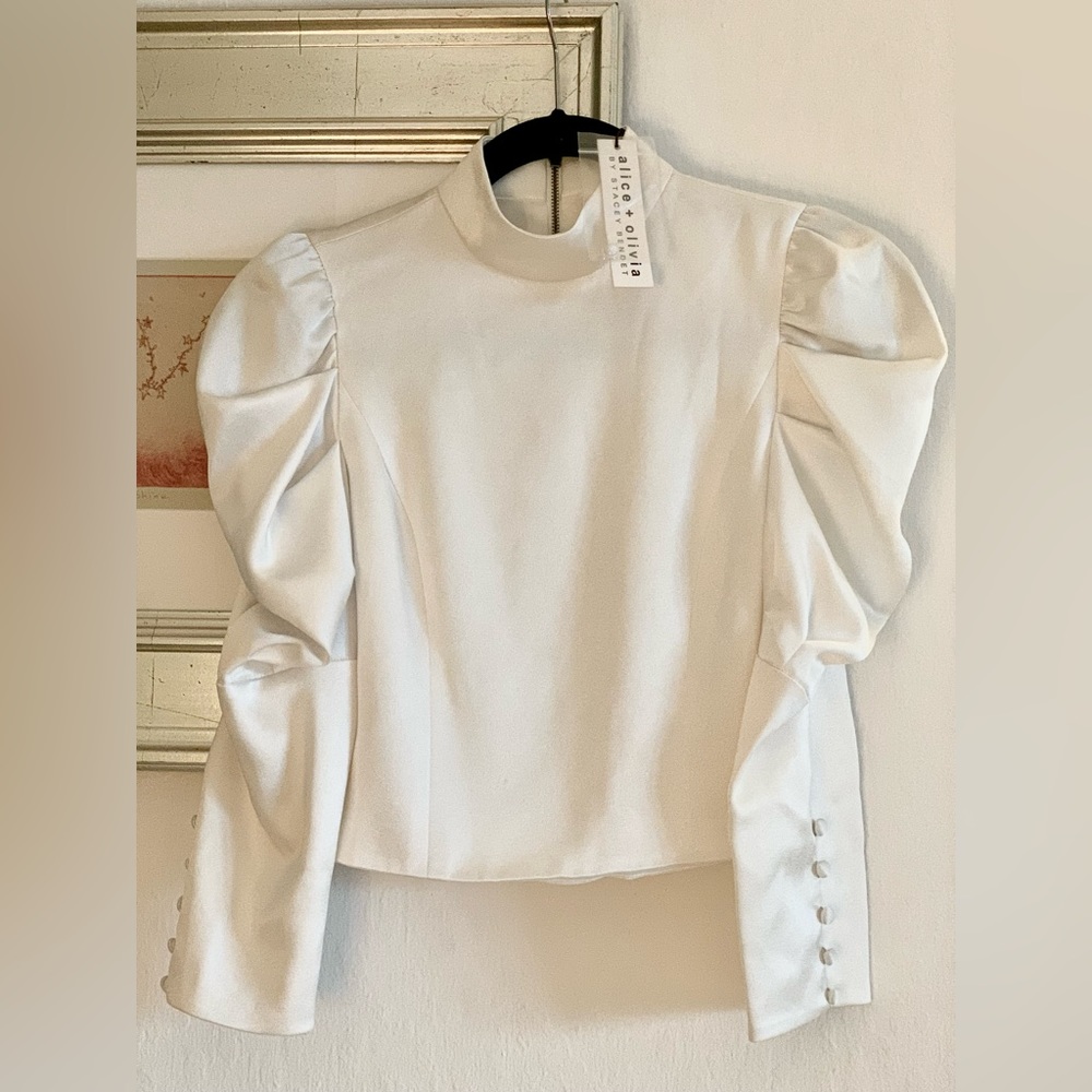 NEW Alice + Olivia pearl white blouse! Size XS WITH TAGS